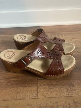 Dansko Saphire Brown Leather Sandals Size 39 US 8.5/9
